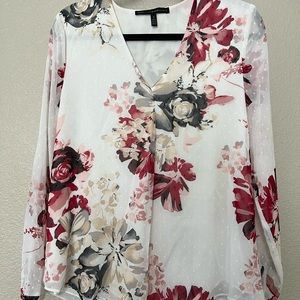 White House Black Market V Neck top, size 8